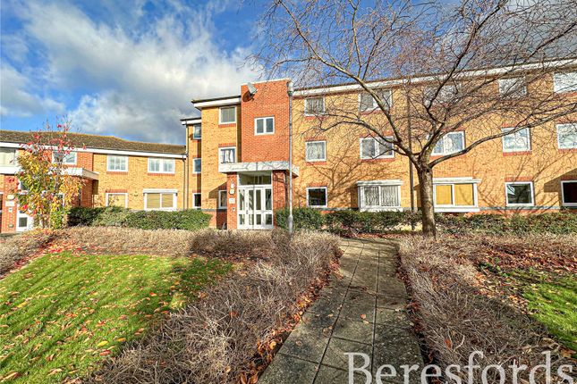 Thumbnail Flat for sale in Warwick Close, Hornchurch