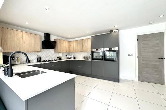 5, Larksmead, Dorset photo 3