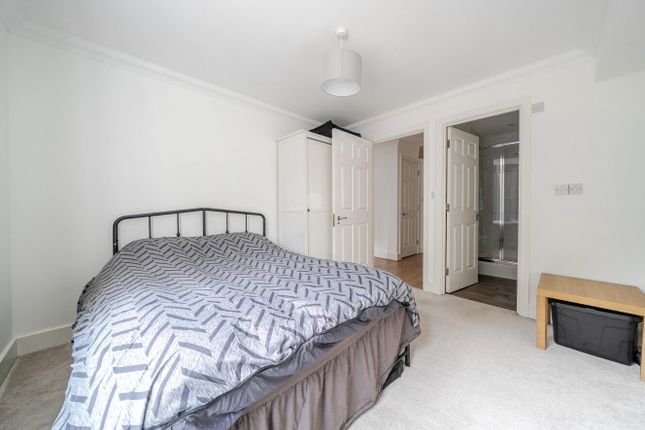 5 Oakham House, 22, Horn Lane, London photo 4