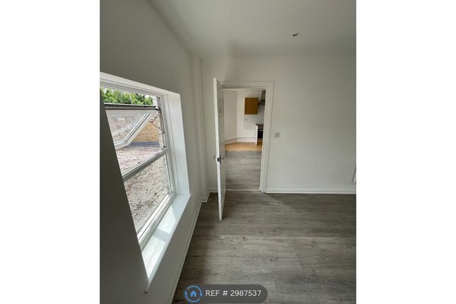 Flat, Bank St, Maidstone photo 5