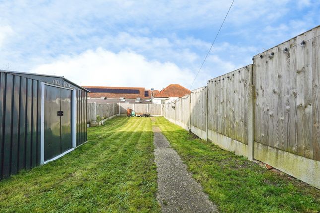 31, Bell Grove, Aylesham photo 2