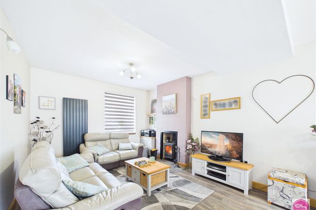 11, Bass's Crescent, Swadlincote photo 4