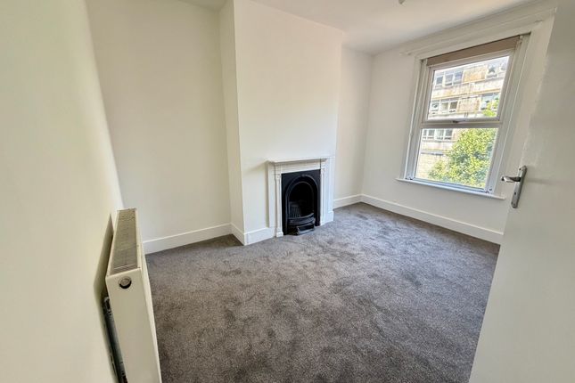 12 Stuart Road, Gravesend photo 5