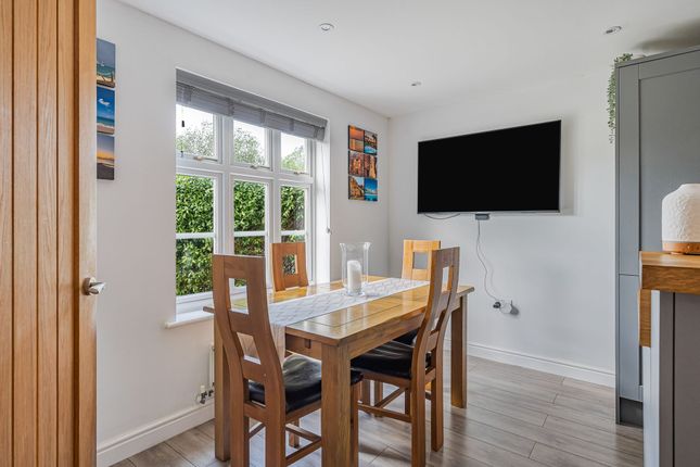 3 Voyager Drive, Swindon photo 4
