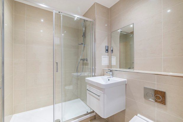 Flat to rent in Mast Quay, London