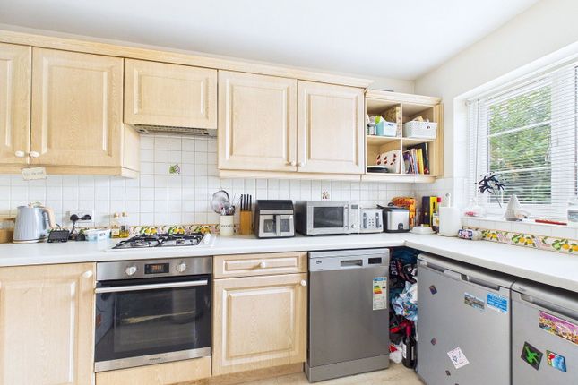 1, Parish Close, Watford photo 3