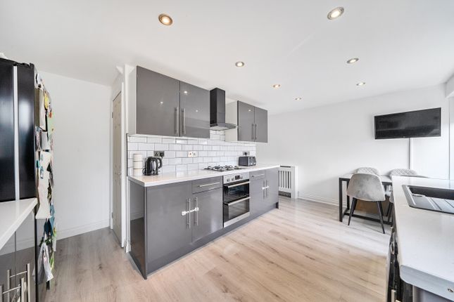 906, Falcon Court, Powys photo 4