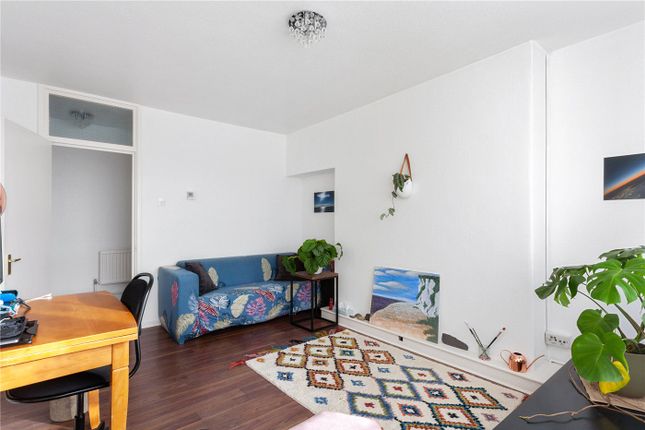 Flat for sale in Springfield, London