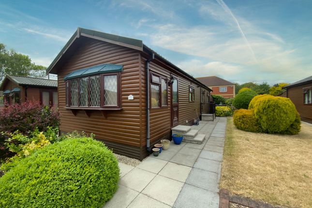 2-bed caravan on 12a, Lime Close, The Elms, Lincoln, £95,000