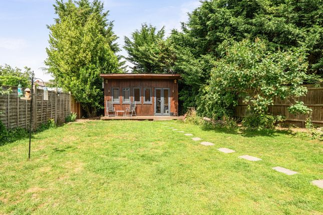 35, Hillside Close, Gerrards Cross photo 4