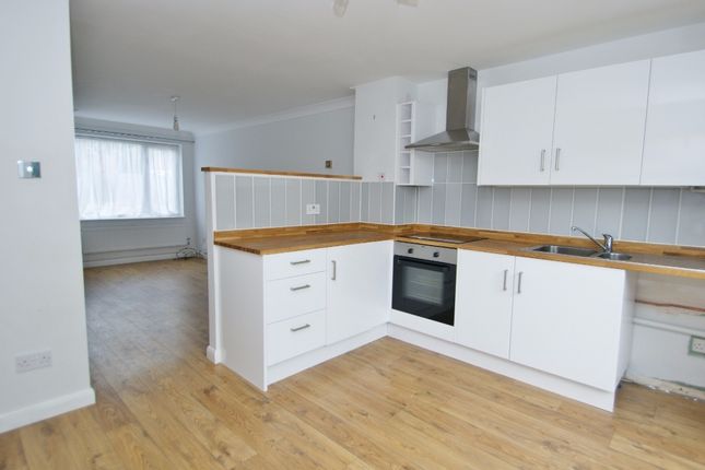 16, Falcon Way, Ashford photo 3