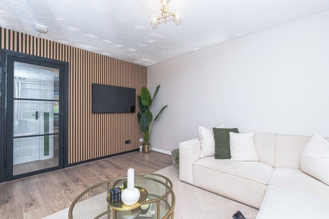 39, Tulloch Court, Cowdenbeath photo 2