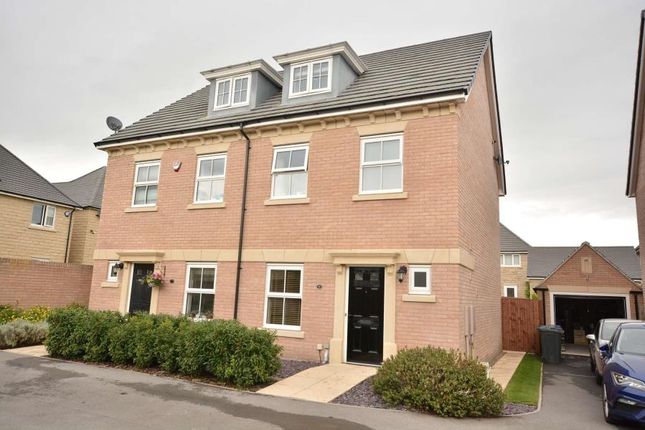 4 bed town house to rent in Burden Mews, Newton Kyme, Tadcaster LS24