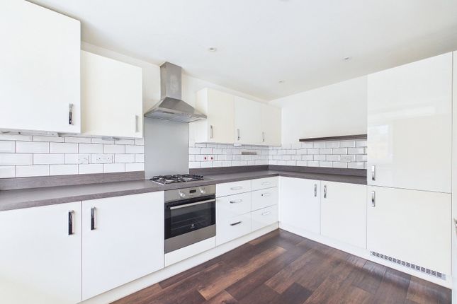 9 Skylark Avenue, Peacehaven photo 5