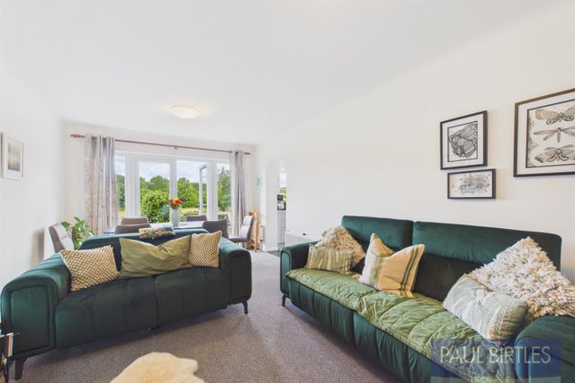 76, Eddisbury Avenue, Trafford photo 3