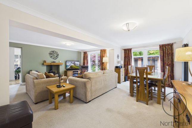 8 Colwell Court, Newton Aycliffe photo 2