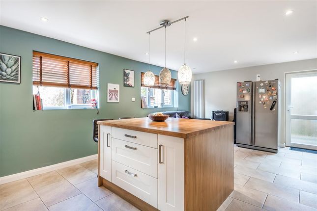 1, Thorntree Drive, Tring photo 4