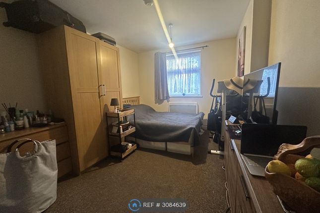 Flat, London photo 2