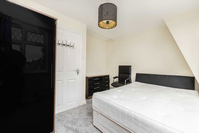 6B, Glenroy Street, London photo 4