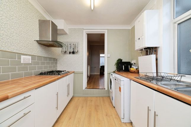 26, Clough Road, Hull photo 2