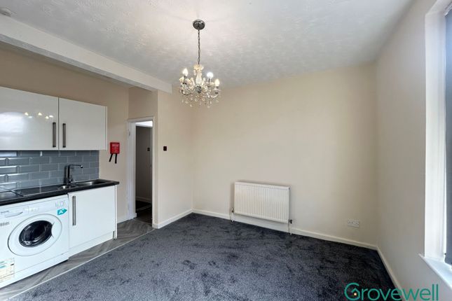 Flat A 2 Springfield Street, Ashton-under-Lyne photo 2
