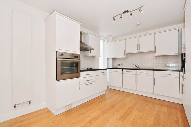 Thumbnail Flat for sale in Haringey Park, Crouch End, London
