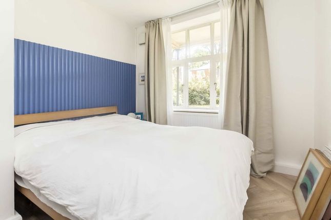 7, Grimshaw Close, London photo 4