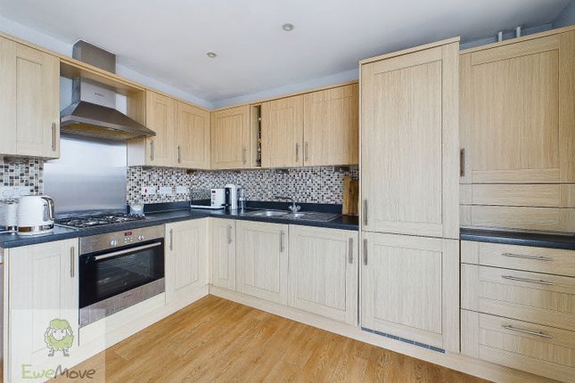 Flat for sale in Glimmer Way, Wainscott, Rochester