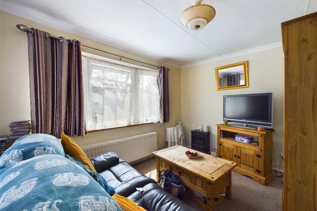 39, Staverton Park, Cheltenham photo 3