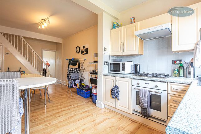 110, Lydgate Lane, Sheffield photo 4