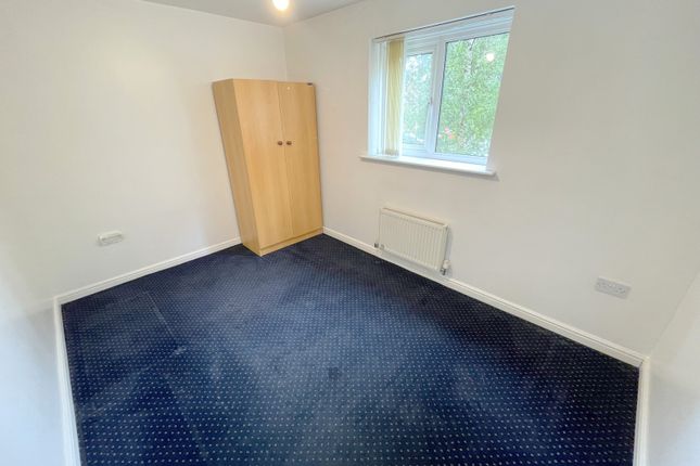 Flat to rent in Martingale Court, Manchester