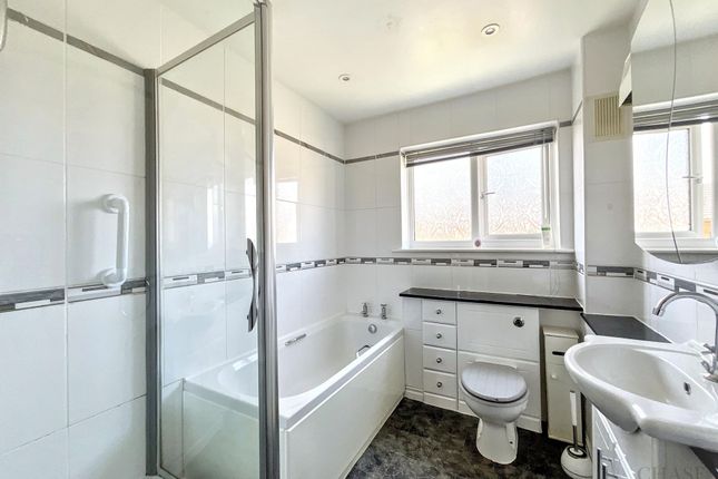 8 Douglas Parade, Hebburn photo 4