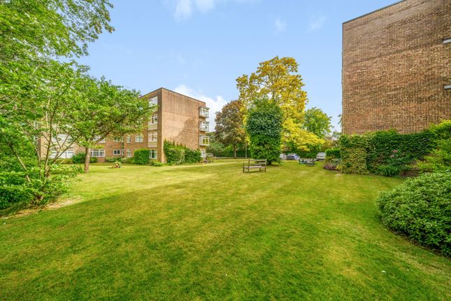 Flat for sale in Buckingham Close, Guildford