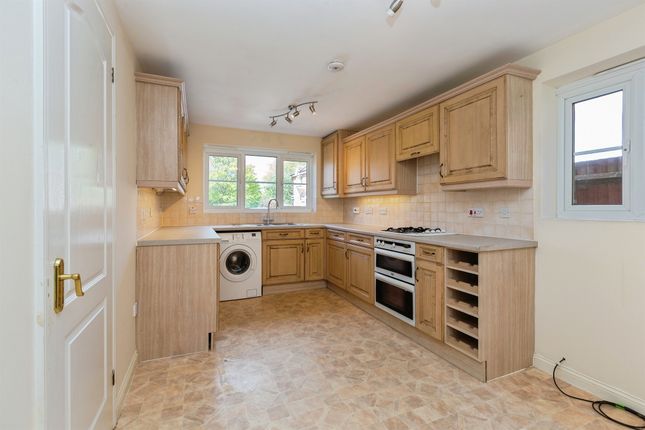 10, Hinds Way, Aylesbury photo 3