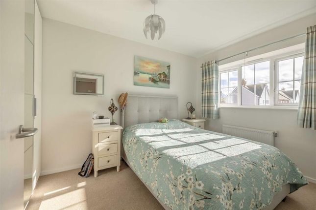 2, Foxley Road, Slough photo 4