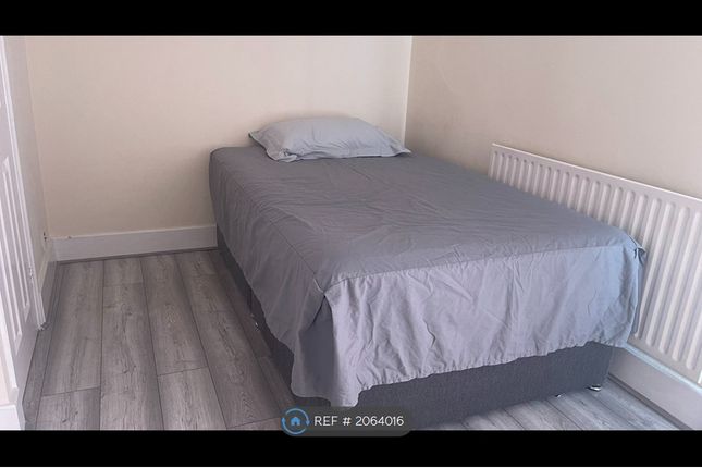 Thumbnail Room to rent in Stanley Road, Gillingham