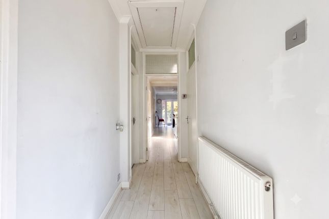 39 Hillary Crescent, Luton, Bedfordshire photo 2
