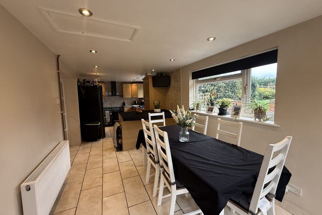 2 Furge Grove, Henstridge photo 5