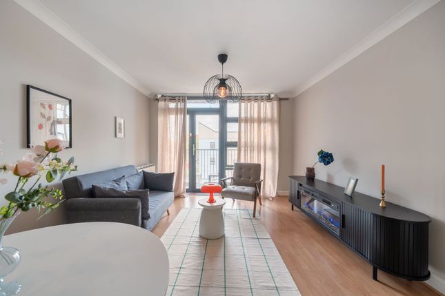 131 Maltings Close, London photo 2