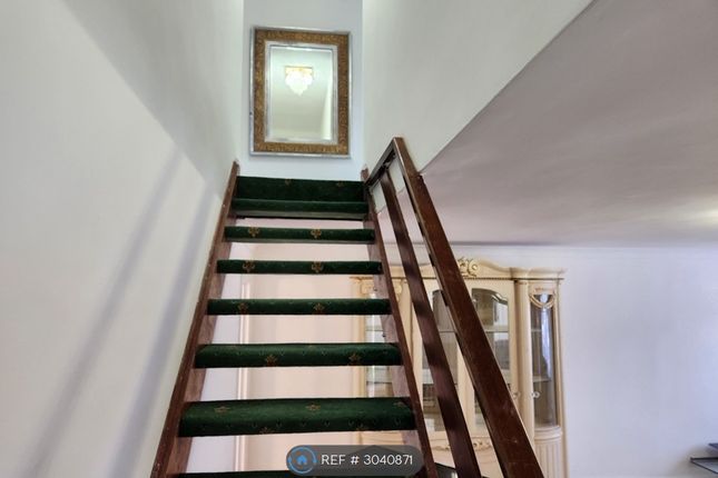 Kingston Close, Northolt photo 5