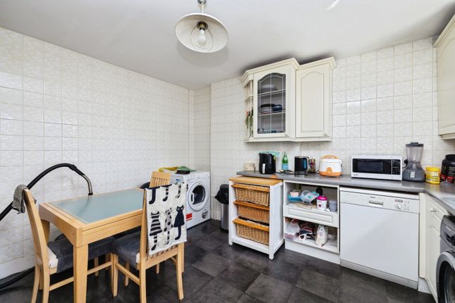 5 Edward Mann Close West, Pitsea Street, London photo 3
