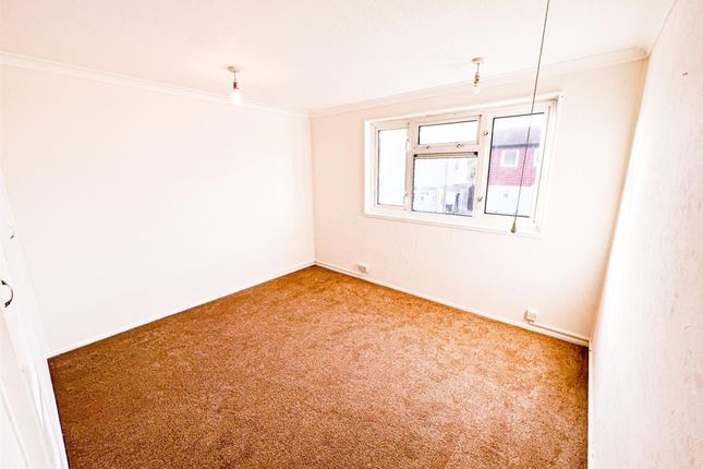 302, Cambridge Road, Ilford photo 3