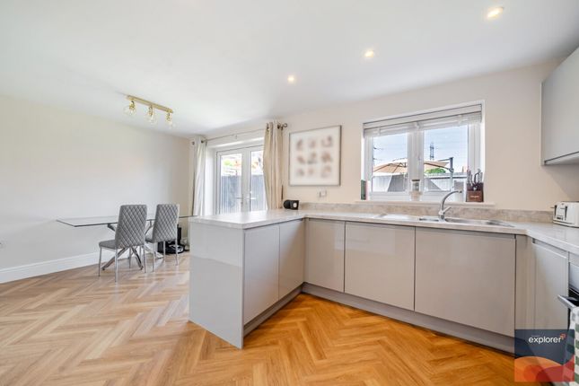 17 Westlake Gardens, Tadley photo 4