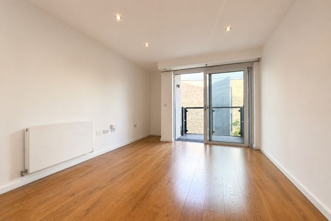 6 Warlingham House, Garfield Road, Addlestone photo 5
