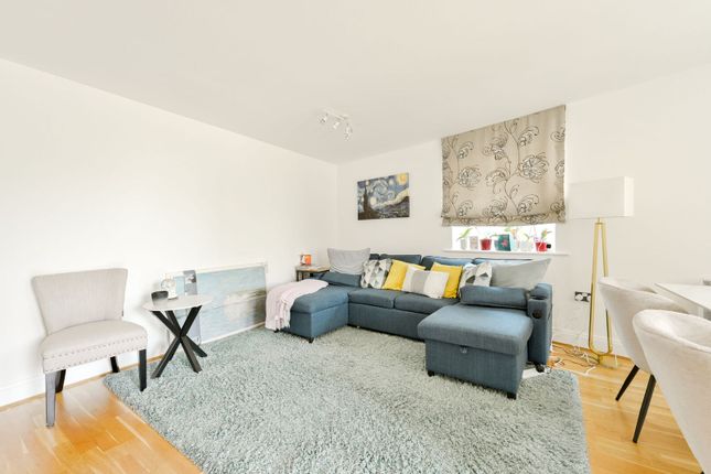 Holland Gardens, Brentford photo 3
