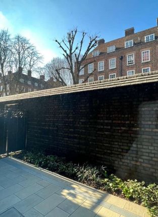 Flat 60, Carrick Yard, London photo 4