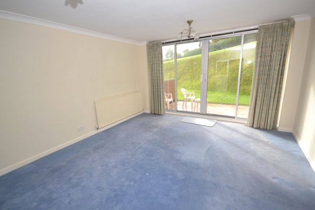 Flat 8, Redcliff Court,, Cliff Road, Devon photo 4
