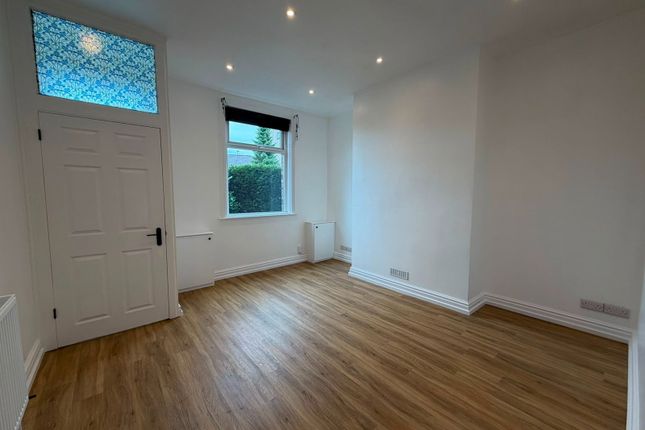347, Stockport Road, Hyde photo 3