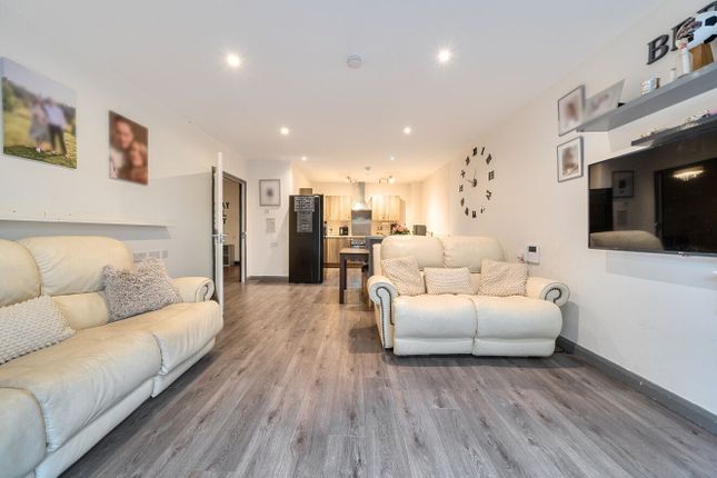 2, Manston Court, Waltham Forest photo 2