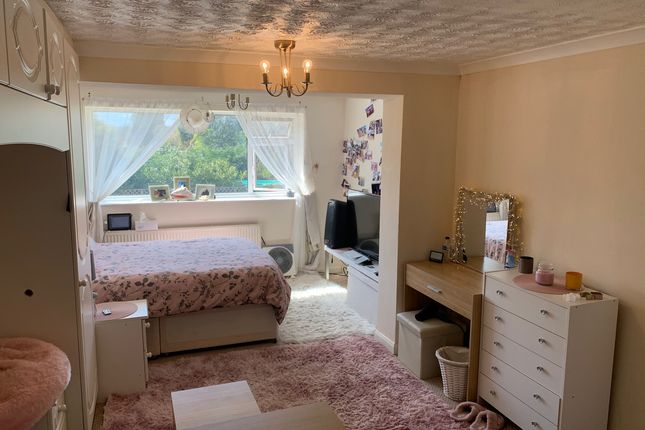 24, The Glade, Leicester photo 4
